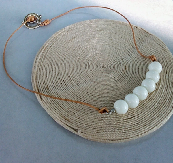 Collar Cuentas Blancas