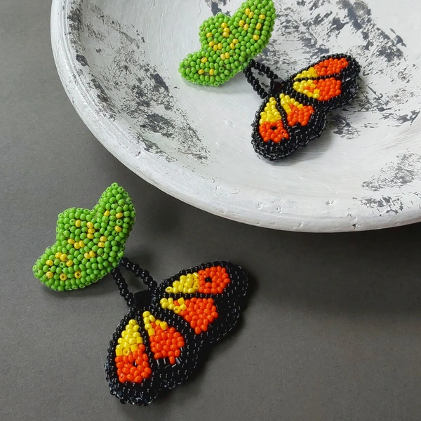 Aretes Mariposa en el camino