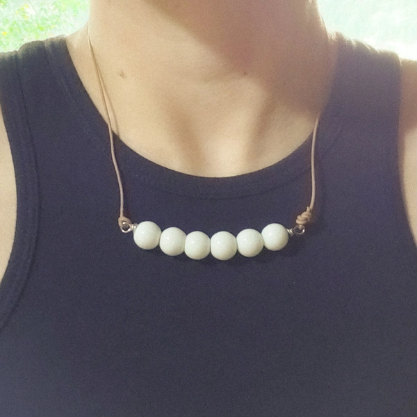 Collar Cuentas Blancas